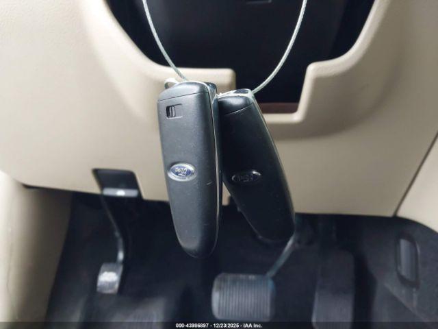 Ford Taurus Limited Image 6