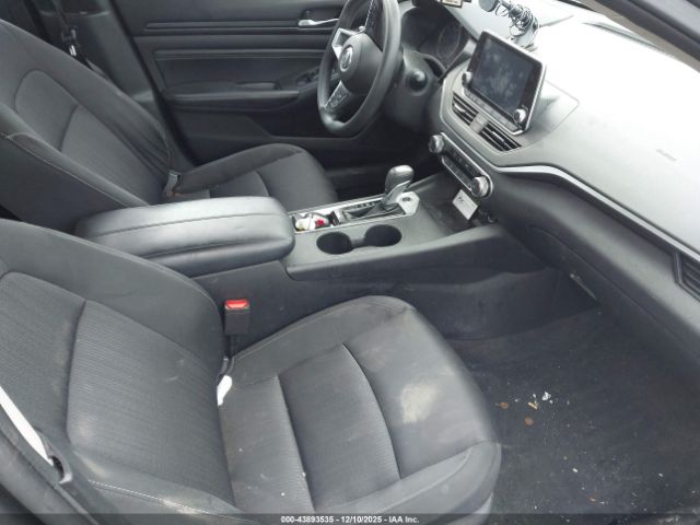 Nissan Altima 2.5 S Image 5