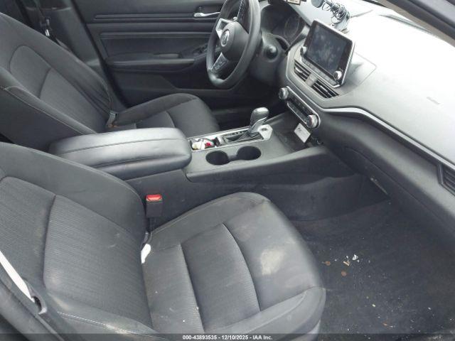 Nissan Altima 2.5 S Image 5