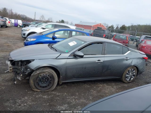 Nissan Altima 2.5 S Image 2