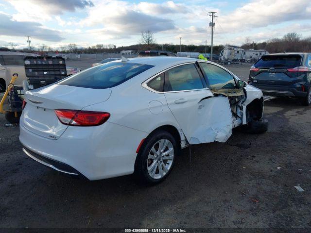 Chrysler 200 Limited Platinum Image 3
