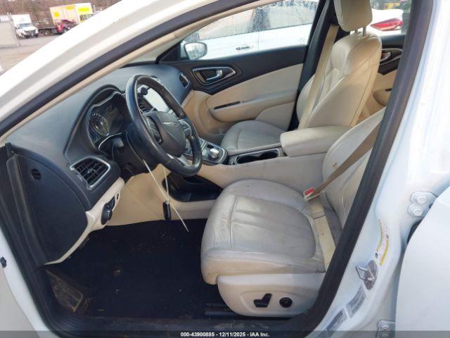 Chrysler 200 Limited Platinum Image 4