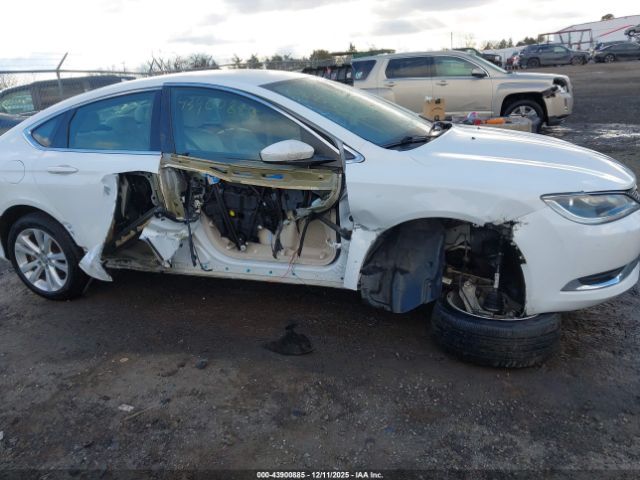 Chrysler 200 Limited Platinum Image 8