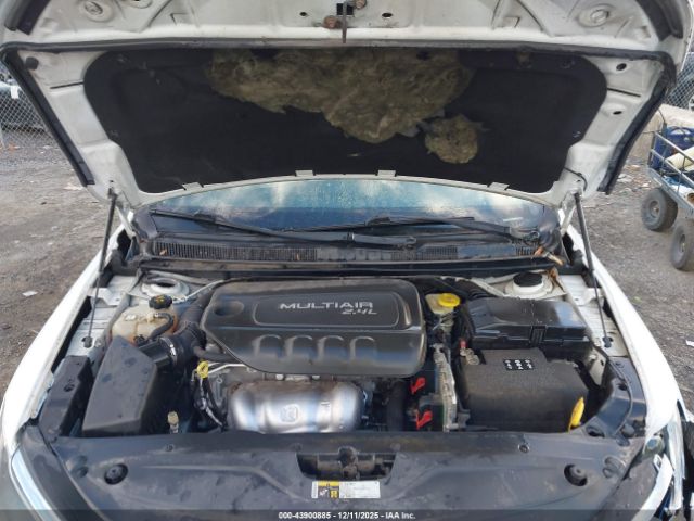 Chrysler 200 Limited Platinum Image 14