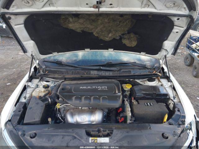 Chrysler 200 Limited Platinum Image 14