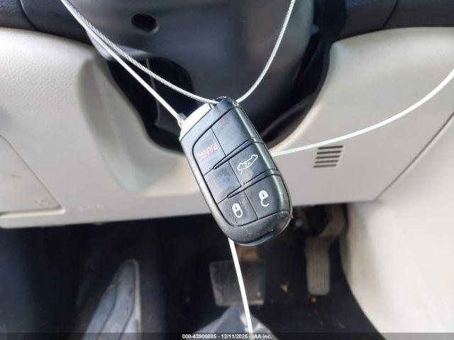 Chrysler 200 Limited Platinum Image 15