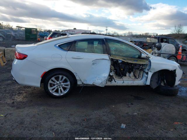 Chrysler 200 Limited Platinum Image 11