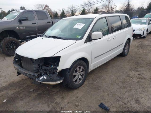 Chrysler Town & Country Touring Image 2
