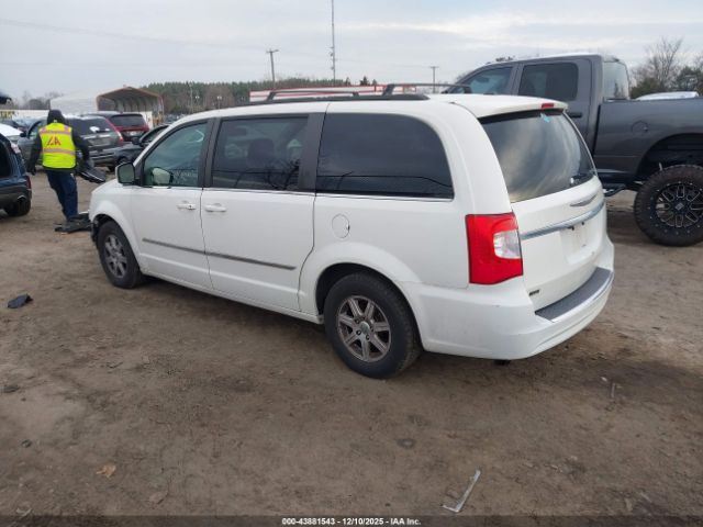 Chrysler Town & Country Touring Image 16