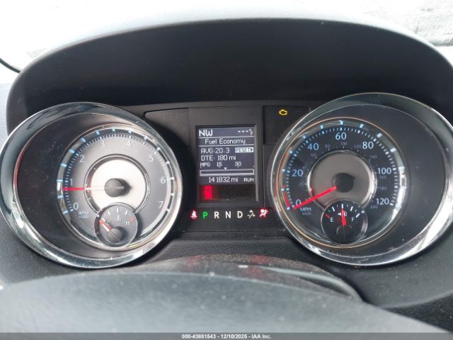 Chrysler Town & Country Touring Image 3