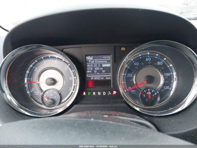 Chrysler Town & Country Touring Image 3