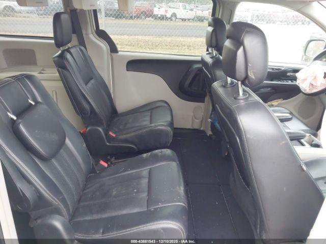 Chrysler Town & Country Touring Image 5