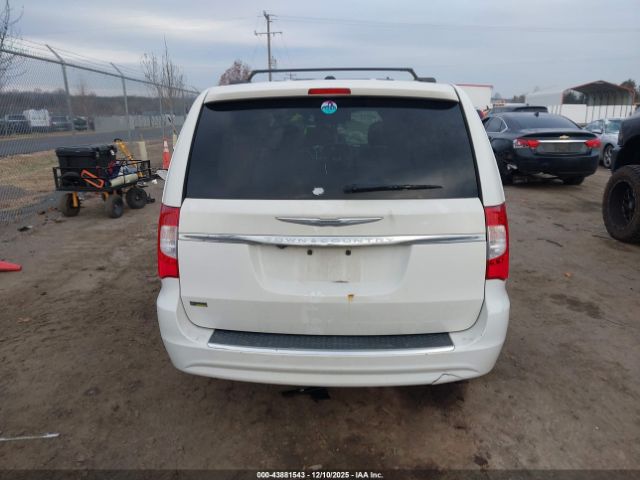 Chrysler Town & Country Touring Image 17