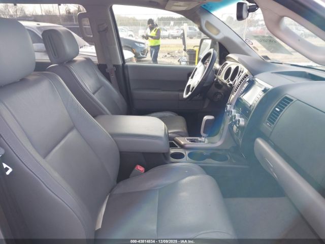 Toyota Sequoia Limited 5.7l V8 Image 2