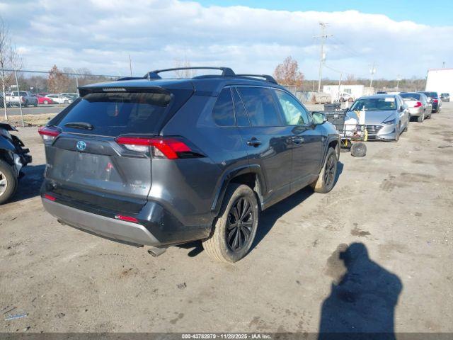 Toyota RAV4 Se Image 3