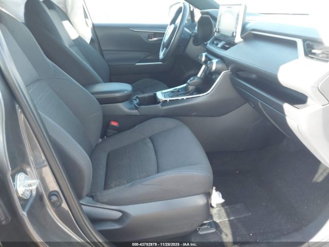 Toyota RAV4 Se Image 4