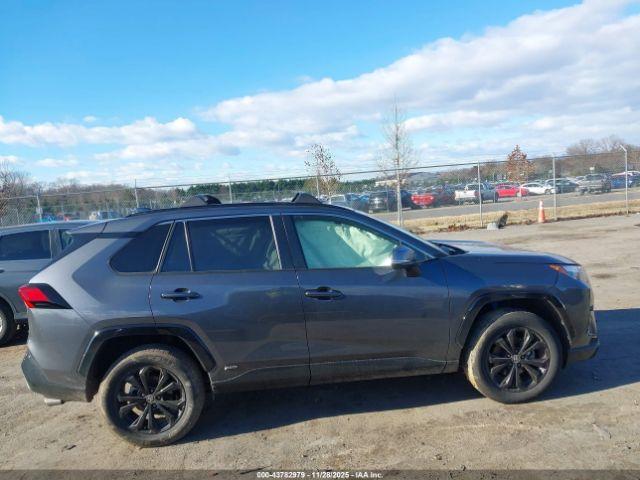 Toyota RAV4 Se Image 10