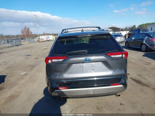 Toyota RAV4 Se Image 13