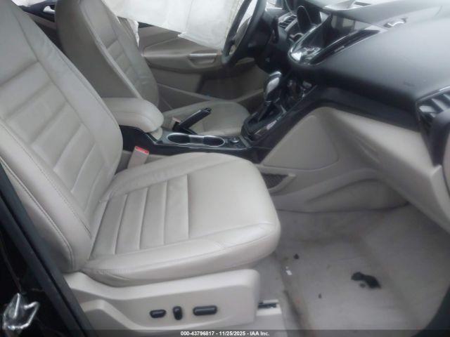 Ford Escape Titanium Image 7