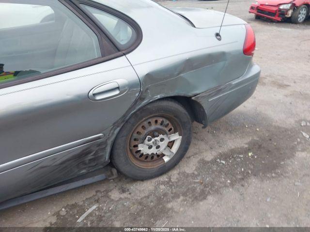 Ford Taurus Se Image 3