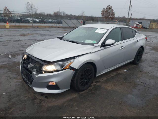 Nissan Altima 2.5 S Image 2