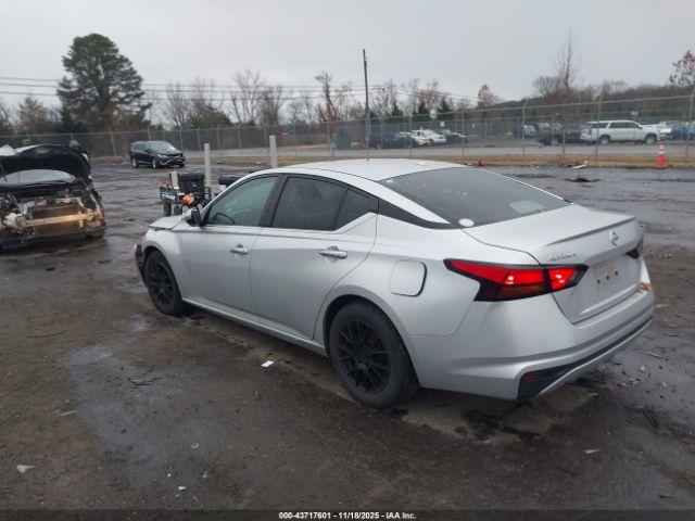 Nissan Altima 2.5 S Image 10