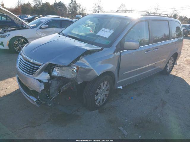 Chrysler Town & Country Touring Image 15