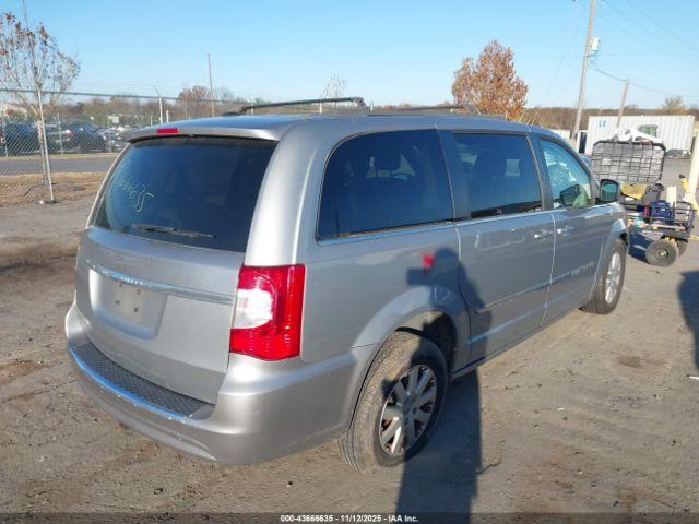 Chrysler Town & Country Touring Image 3