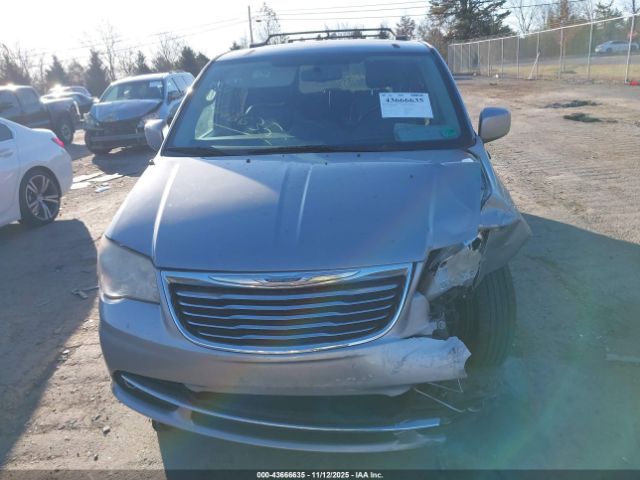 Chrysler Town & Country Touring Image 7