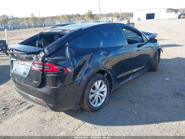 Tesla Model X Image 4