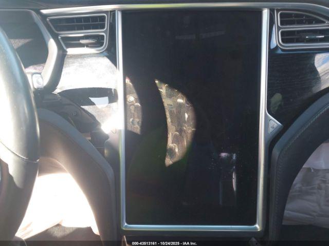 Tesla Model X Image 12