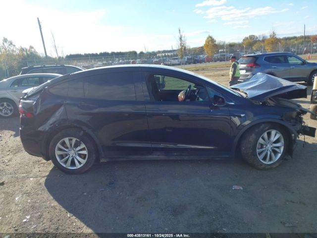 Tesla Model X Image 6