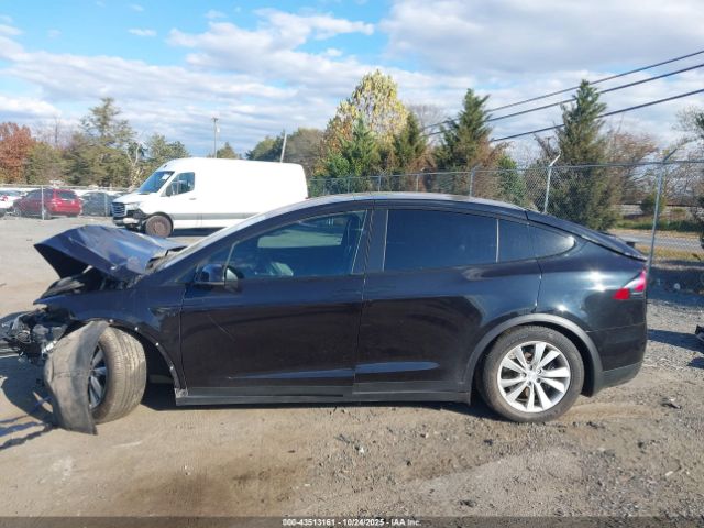 Tesla Model X Image 10
