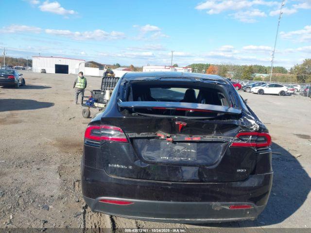 Tesla Model X Image 13
