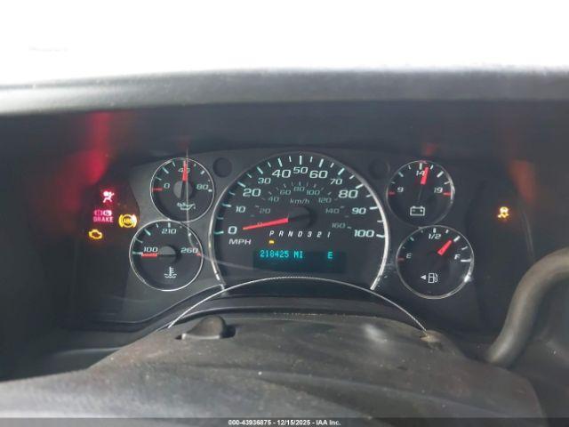 Chevrolet Express Work Van Image 7