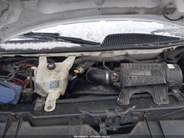 Chevrolet Express Work Van Image 8