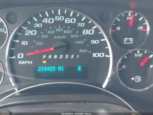 Chevrolet Express Work Van Image 12