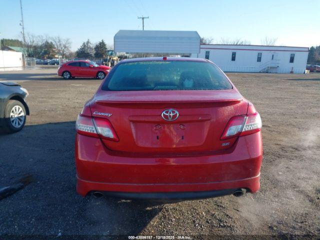 Toyota Camry Se Image 7