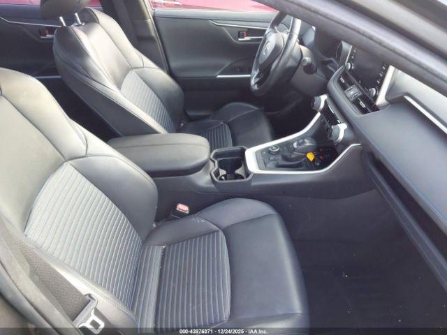 Toyota RAV4 Xse Image 9