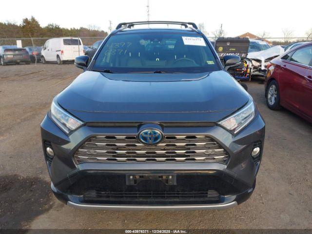 Toyota RAV4 Xse Image 16