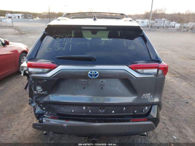 Toyota RAV4 Xse Image 17