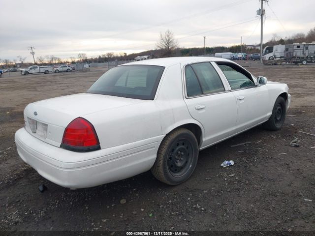 Ford Crown Victoria Image 2