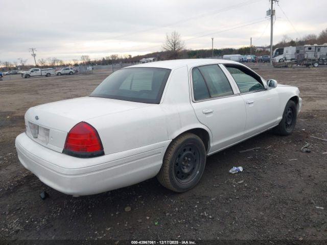 Ford Crown Victoria Image 2