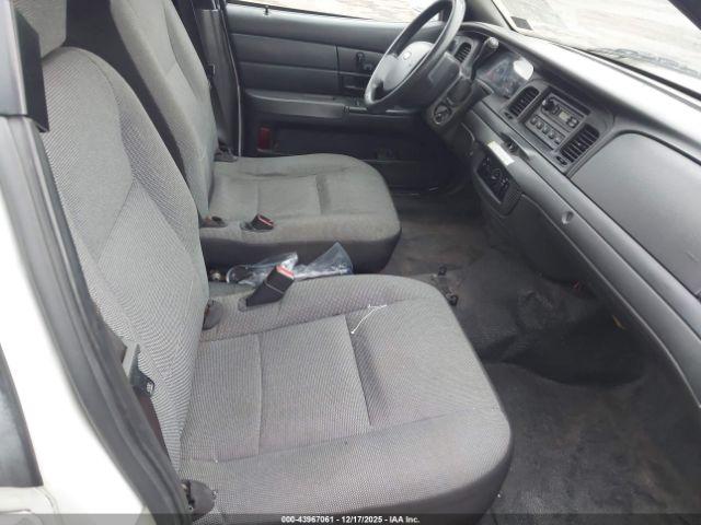 Ford Crown Victoria Image 5