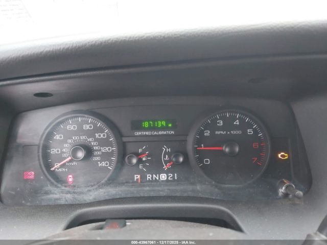 Ford Crown Victoria Image 3