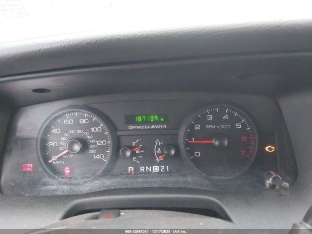 Ford Crown Victoria Image 3