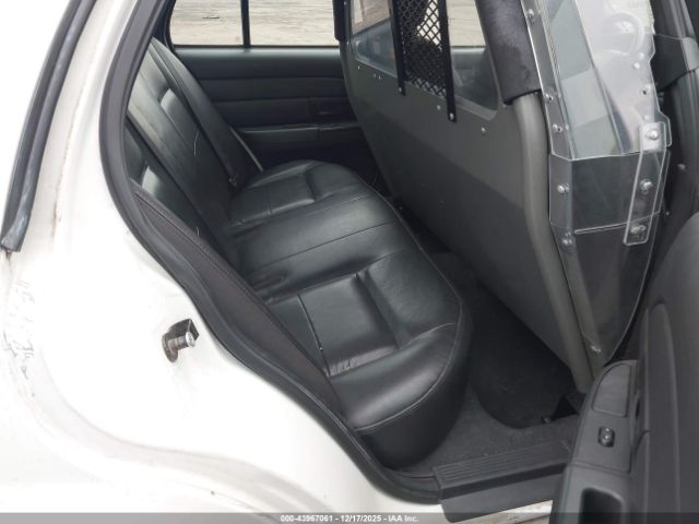 Ford Crown Victoria Image 4