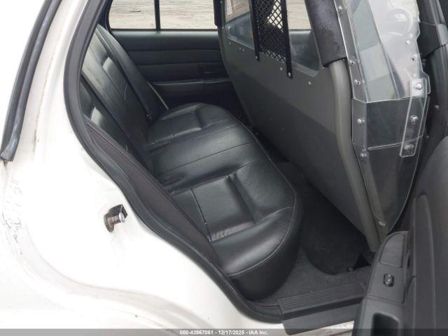 Ford Crown Victoria Image 4