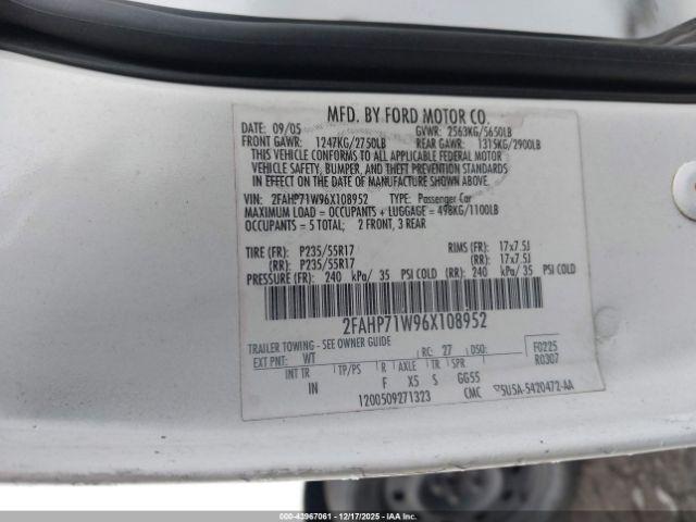 Ford Crown Victoria Image 16