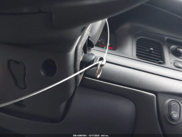 Ford Crown Victoria Image 9